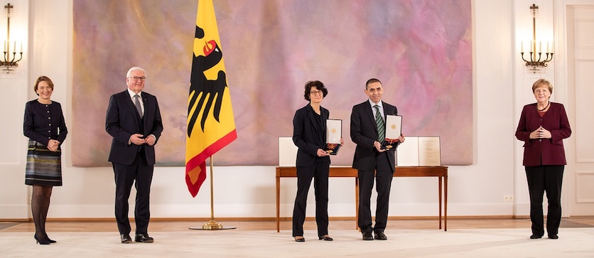 Bundesverdienstkreuz an Prof. Dr. Ugur Sahin und PD Dr. Özlem Türeci/Foto Guido Bergmann/Bundespresseamt